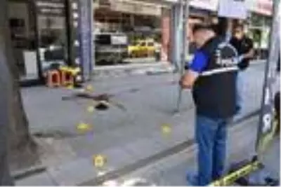 Sokak ortasında tartıştığı kişiyi silahla ağır yaralayıp kaçtı Sokak ortasında tartıştığı kişiyi silahla ağır yaralayıp kaçtı