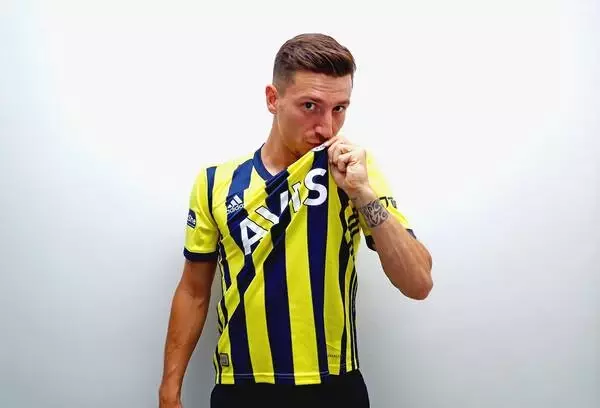 Son Dakika: Fenerbahçe, Mert Hakan Yandaş'la sözleşme imzaladı Son Dakika: Fenerbahçe, Mert Hakan Yandaş'la sözleşme imzaladı