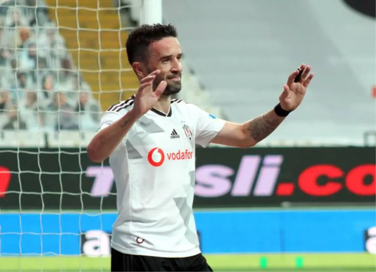 Son Dakika: Gökhan Gönül, sosyal medyadan yaptığı açıklamayla Beşiktaş'a veda etti