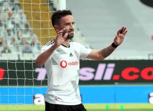 Son Dakika: Gökhan Gönül, sosyal medyadan yaptığı açıklamayla Beşiktaş'a veda etti Son Dakika: Gökhan Gönül, sosyal medyadan yaptığı açıklamayla Beşiktaş'a veda etti