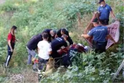 Tatlı Çay'a 5 metre yükseklikten düşen kadın ölümden döndü Tatlı Çay'a 5 metre yükseklikten düşen kadın ölümden döndü