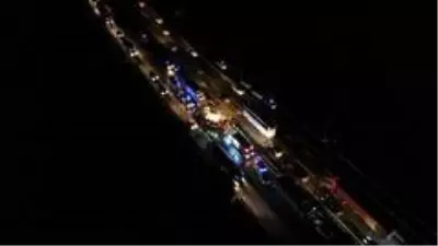 TEM'de zincirleme kaza: 1 ölü, 2 yaralı TEM'de zincirleme kaza: 1 ölü, 2 yaralı