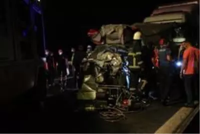 TEM'de zincirleme kaza: 1 ölü, 2 yaralı TEM'de zincirleme kaza: 1 ölü, 2 yaralı