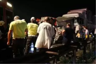 TEM'de zincirleme kaza: 1 ölü, 2 yaralı TEM'de zincirleme kaza: 1 ölü, 2 yaralı