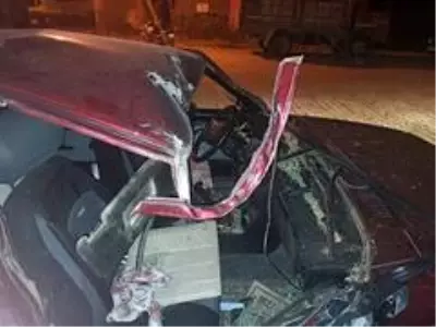Son dakika haberi: Traktöre bağlı römorka çarparak hurdaya dönen Tofaş'ta 3 kişi yaralandı Son dakika haberi: Traktöre bağlı römorka çarparak hurdaya dönen Tofaş'ta 3 kişi yaralandı