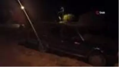 Traktöre bağlı römorka çarparak hurdaya dönen Tofaş'ta 3 kişi yaralandı Traktöre bağlı römorka çarparak hurdaya dönen Tofaş'ta 3 kişi yaralandı