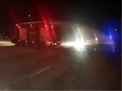 Son dakika haberi: Traktöre bağlı römorka çarparak hurdaya dönen Tofaş'ta 3 kişi yaralandı Son dakika haberi: Traktöre bağlı römorka çarparak hurdaya dönen Tofaş'ta 3 kişi yaralandı