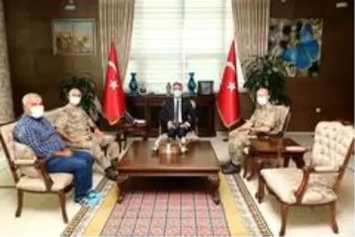 Tümgeneral Hacı İlbaş'tan Vali Oktay Çağatay'a veda ziyareti Tümgeneral Hacı İlbaş'tan Vali Oktay Çağatay'a veda ziyareti