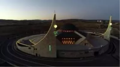 Türkiye'nin ilk ay yıldızlı camisi yarın açılıyor Türkiye'nin ilk ay yıldızlı camisi yarın açılıyor