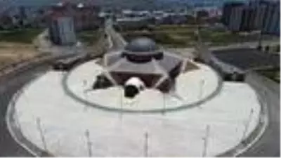 Türkiye'nin ilk ay-yıldızlı camisi yarın ibadete açılıyor Türkiye'nin ilk ay-yıldızlı camisi yarın ibadete açılıyor