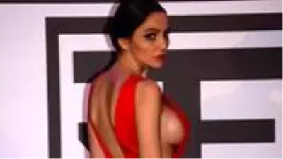 Ünlü model Günay Musayeva, AVM çıkışı sütyensiz görüntülendi Ünlü model Günay Musayeva, AVM çıkışı sütyensiz görüntülendi