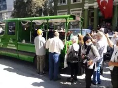 Ünlü tiyatrocu Üstün Asutay son yolculuğuna uğurlandı Ünlü tiyatrocu Üstün Asutay son yolculuğuna uğurlandı