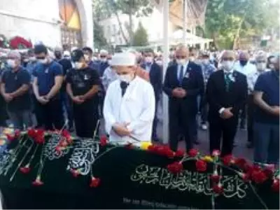 Ünlü tiyatrocu Üstün Asutay son yolculuğuna uğurlandı Ünlü tiyatrocu Üstün Asutay son yolculuğuna uğurlandı