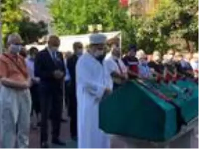 Usta tiyatrocu Üstün Asutay son yolculuğuna uğurlandı Usta tiyatrocu Üstün Asutay son yolculuğuna uğurlandı