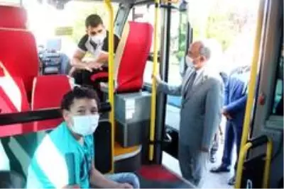 Vali denetime çıktı, minibüs şoförü valiye dezenfektan ikram etti Vali denetime çıktı, minibüs şoförü valiye dezenfektan ikram etti