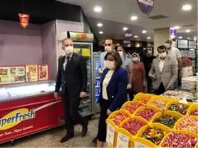 Vali Gül ve Başkan Şahin'den maske ve sosyal mesafe denetimi Vali Gül ve Başkan Şahin'den maske ve sosyal mesafe denetimi