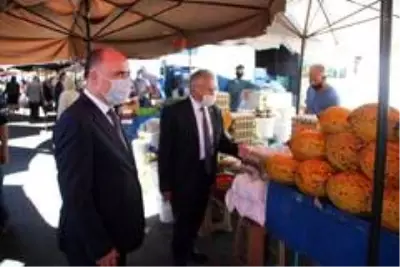 Vali Günaydın ve Büyükkılıç'tan pazarda 'Korona virüs' denetimi Vali Günaydın ve Büyükkılıç'tan pazarda 'Korona virüs' denetimi