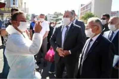 Vali Günaydın ve Büyükkılıç'tan pazarda 'Korona virüs' denetimi Vali Günaydın ve Büyükkılıç'tan pazarda 'Korona virüs' denetimi