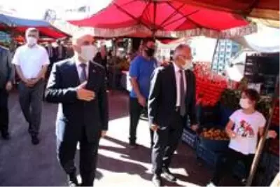 Vali Günaydın ve Büyükkılıç'tan pazarda 'Korona virüs' denetimi Vali Günaydın ve Büyükkılıç'tan pazarda 'Korona virüs' denetimi