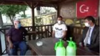 Vali, solan bayrağı elleri ile değişti Vali, solan bayrağı elleri ile değişti