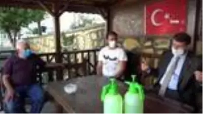 Vali, solan bayrağı elleri ile değişti Vali, solan bayrağı elleri ile değişti