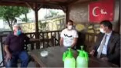 Vali, solan bayrağı elleri ile değişti Vali, solan bayrağı elleri ile değişti
