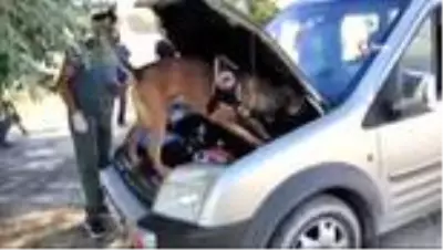 Van'da 15 kilo eroin ele geçirildi Van'da 15 kilo eroin ele geçirildi