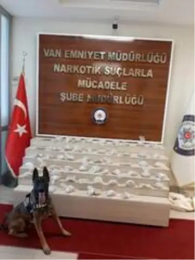 Van'da 15 kilo eroin ele geçirildi Van'da 15 kilo eroin ele geçirildi