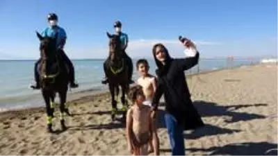 Van Gölü sahilleri atlı birliklere emanet Van Gölü sahilleri atlı birliklere emanet