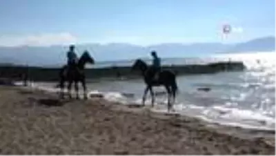 Van Gölü sahilleri atlı birliklere emanet Van Gölü sahilleri atlı birliklere emanet