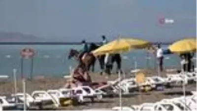 Van Gölü sahilleri atlı birliklere emanet Van Gölü sahilleri atlı birliklere emanet