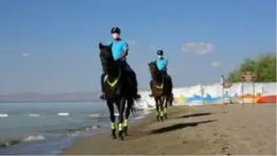 Van Gölü sahilleri atlı birliklere emanet Van Gölü sahilleri atlı birliklere emanet