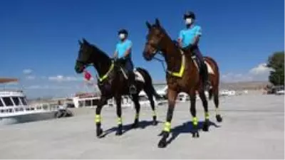 Van Gölü sahilleri atlı birliklere emanet Van Gölü sahilleri atlı birliklere emanet