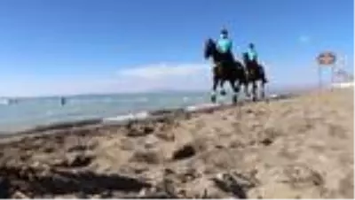 Van Gölü sahilleri atlı jandarma timlerine emanet Van Gölü sahilleri atlı jandarma timlerine emanet