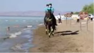 Van Gölü sahilleri atlı jandarma timlerine emanet Van Gölü sahilleri atlı jandarma timlerine emanet