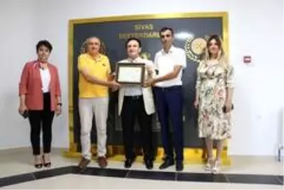 Vergi rekortmeni pandemi dolayısı ile ödülünü böyle aldı Vergi rekortmeni pandemi dolayısı ile ödülünü böyle aldı