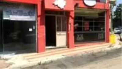 Yeğeninin hakaret ettiği iddiasıyla hemşire ablasını 9 yerinden bıçakladı Yeğeninin hakaret ettiği iddiasıyla hemşire ablasını 9 yerinden bıçakladı