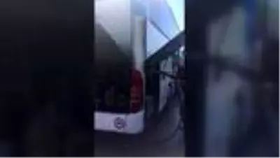 Yolcu otobüsündeki yangın paniğe neden oldu Yolcu otobüsündeki yangın paniğe neden oldu