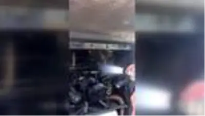 Yolcu otobüsündeki yangın paniğe neden oldu Yolcu otobüsündeki yangın paniğe neden oldu