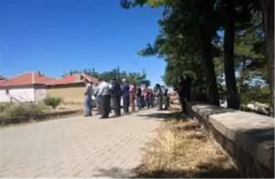 Ağabeyi tarafından öldürülen 8 yaşındaki Seyit Taha son yolculuğuna uğurlandı Ağabeyi tarafından öldürülen 8 yaşındaki Seyit Taha son yolculuğuna uğurlandı