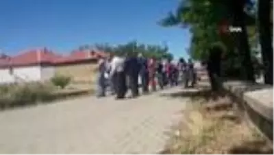 Ağabeyi tarafından öldürülen 8 yaşındaki Seyit Taha son yolculuğuna uğurlandı Ağabeyi tarafından öldürülen 8 yaşındaki Seyit Taha son yolculuğuna uğurlandı