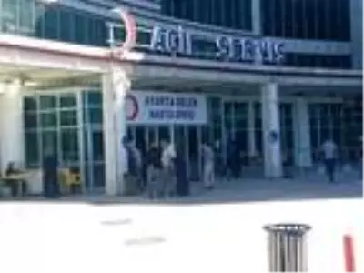 Ağabeyinin bıçaklayarak öldürdüğü Seyit Taha, toprağa verildi Ağabeyinin bıçaklayarak öldürdüğü Seyit Taha, toprağa verildi