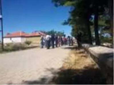Ağabeyinin bıçaklayarak öldürdüğü Seyit Taha, toprağa verildi Ağabeyinin bıçaklayarak öldürdüğü Seyit Taha, toprağa verildi