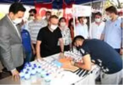 AK Parti'li Turan, Çanakkale'de 'üyelik' kampanyası başlattı AK Parti'li Turan, Çanakkale'de 'üyelik' kampanyası başlattı