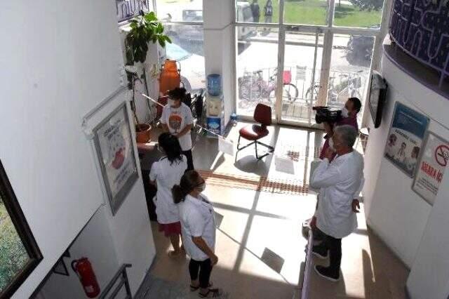 Akademisyen, kızına sağlık raporu vermeyen doktorlara saldırdı Akademisyen, kızına sağlık raporu vermeyen doktorlara saldırdı