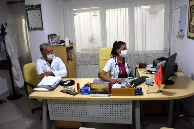 Akademisyen, kızına sağlık raporu vermeyen doktorlara saldırdı Akademisyen, kızına sağlık raporu vermeyen doktorlara saldırdı