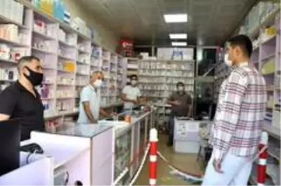 Akçakale'de maske ve sosyal mesafe denetimleri devam ediyor Akçakale'de maske ve sosyal mesafe denetimleri devam ediyor