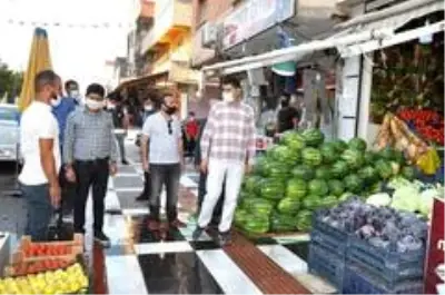 Akçakale'de maske ve sosyal mesafe denetimleri devam ediyor Akçakale'de maske ve sosyal mesafe denetimleri devam ediyor