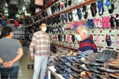 Akçakale'de maske ve sosyal mesafe denetimleri devam ediyor Akçakale'de maske ve sosyal mesafe denetimleri devam ediyor
