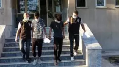 Akrobat hırsızlar önce kameraya sonra polise yakalandı Akrobat hırsızlar önce kameraya sonra polise yakalandı